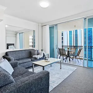 Chevron Renaissance - Self Contained & Privately Managed - Wow Apartment